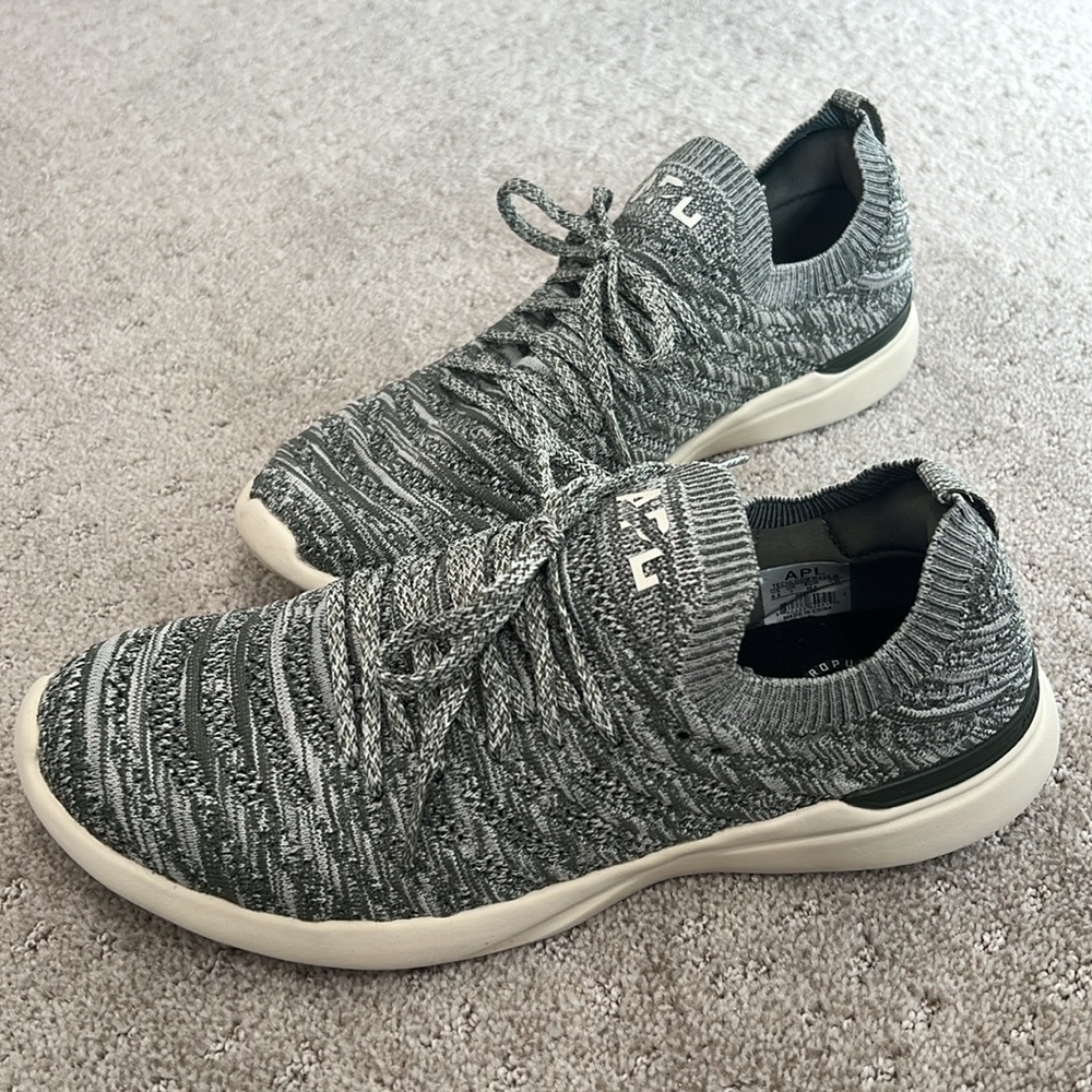 APL mesh weave pull on athletic shoes - EUC - size 9.5 - Picture 4 of 8